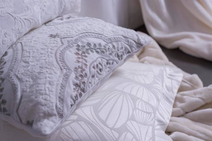 cojines de diseños y colores distintos