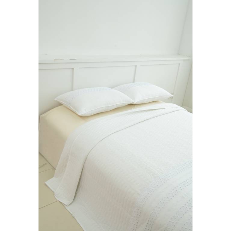 CONJUNTO COLCHA BORDADA TACTO SUAVE Y FUNDAS DE COJIN (blanco, Cama 135:235x270)