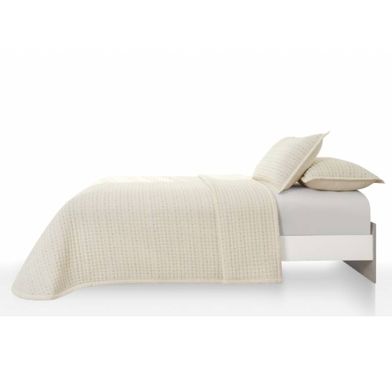 CONJUNTO COLCHA BORDADA A RAYAS TACTO SUAVE Y FUNDAS DE COJÍN