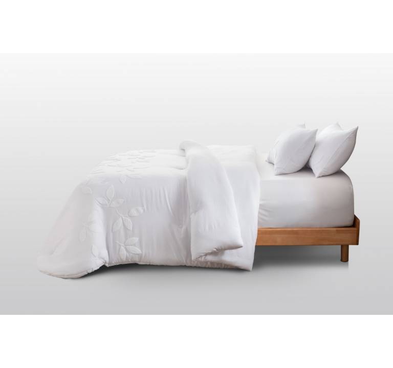 CONJUNTO EDREDON BORDADO DE RAMAS BORDADAS EN RELIEVE