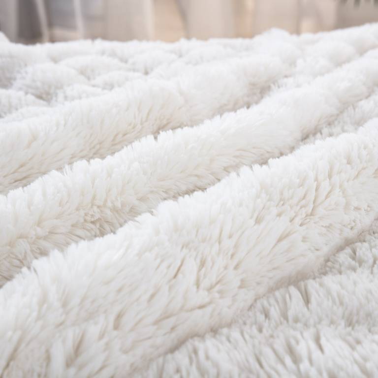 COLCHA PIEL SINTÉTICA SUPER SUAVE (blanco, Cama 135:235x270)