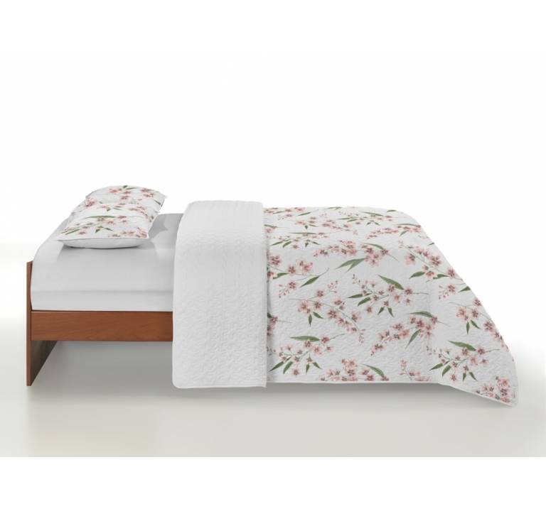 CONJUNTO COLCHA BOUTI ESTAMPADO DE FLORES Y FUNDAS DE COJÍN