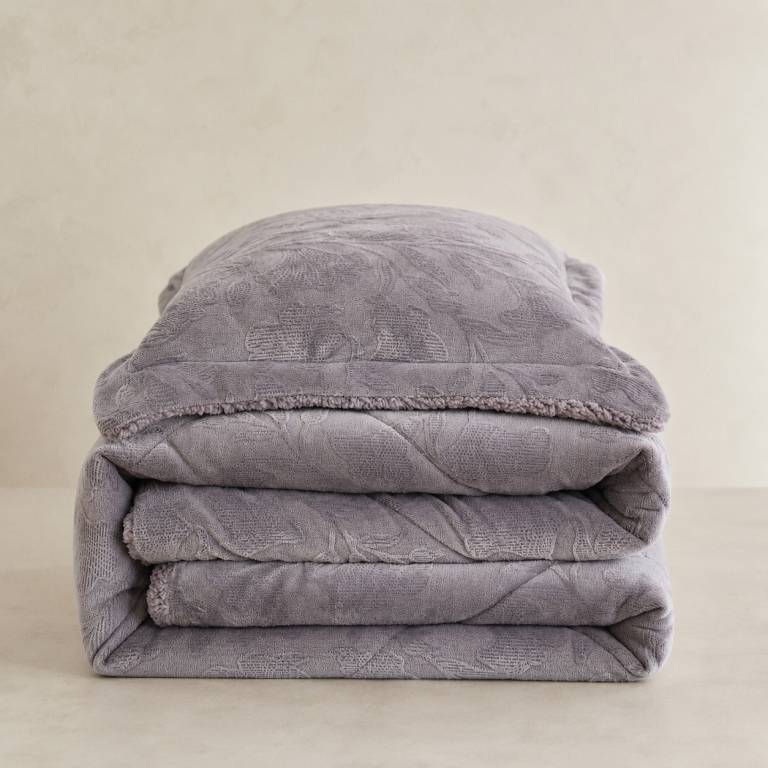 EDREDÓN JACQUARD CORALINA SHERPA CON FUNDAS DE COJÍN (lavanda, Cama 090:180x270)