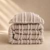 EDREDÓN JACQUARD CORALINA SHERPA CON FUNDAS DE COJÍN (beige, Cama 090:180x270)